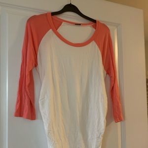 Maternity raglan sleeve tee great condition